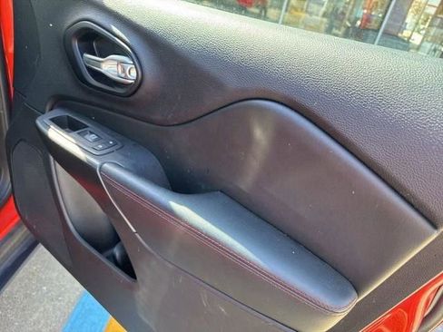 Used 2021 Jeep Cherokee Trailhawk image 30