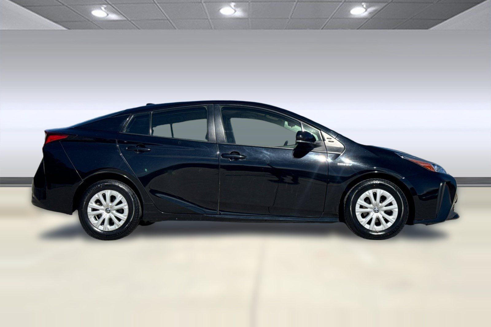 Used 2019 Toyota Prius L Eco FWD image 7