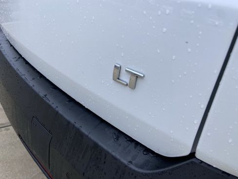 Used 2022 Chevrolet Traverse LT FWD image 52