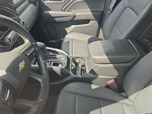 Used 2025 Chevrolet Colorado W/T image 13