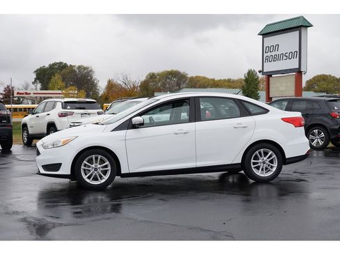 Used 2017 Ford Focus SE image 6