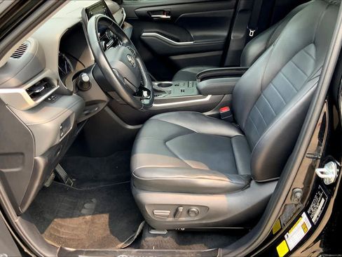 Used 2021 Toyota Highlander XLE FWD image 8