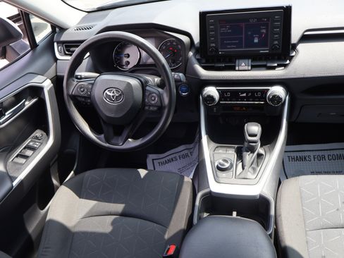 Used 2022 Toyota RAV4 XLE AWD/4WD image 13