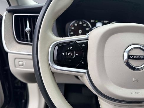 Used 2021 Volvo XC60 T5 Inscription w/ Protection Package Premier image 34