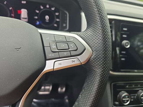Used 2022 Volkswagen Atlas SEL R-Line AWD/4WD image 19