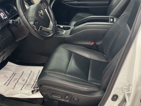 Used 2018 Toyota Highlander XLE image 9