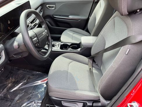 Used 2025 Kia K4 LXS image 24
