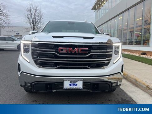 Used 2022 GMC Sierra 1500 SLT w/ SLT Convenience Package image 2