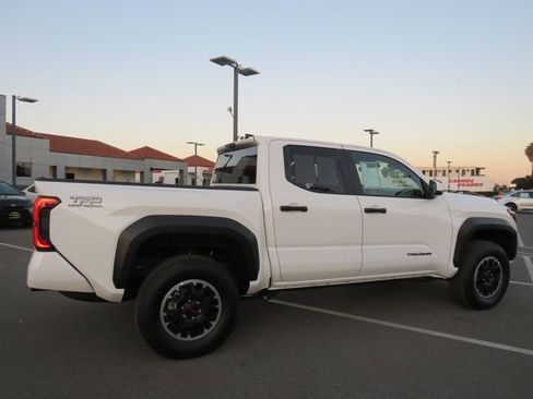 Certified 2025 Toyota Tacoma TRD Off-Road image 16