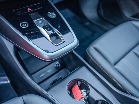 Used 2024 Audi Q4 e-tron Premium Plus image 12