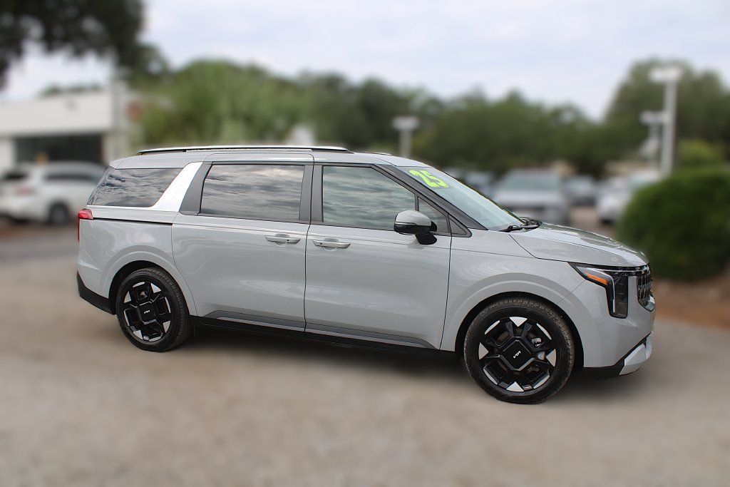 Certified 2025 Kia Carnival EX FWD image 4