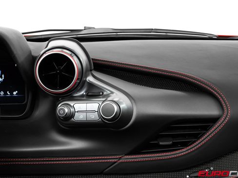Used 2021 Ferrari F8 Tributo RWD image 34
