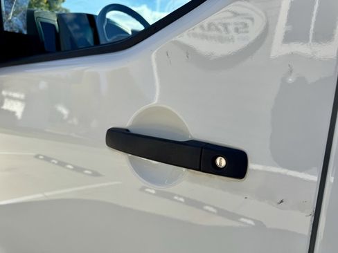 Used 2018 Nissan NV 3500 S image 9