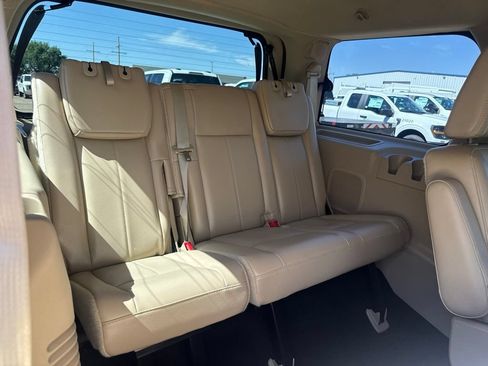 Used 2017 Ford Expedition Limited w/ Equipment Group 301A AWD/4WD image 41