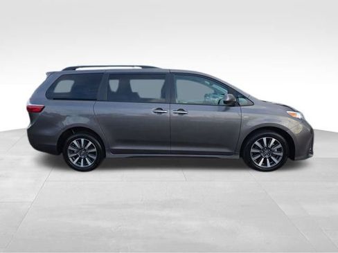 Used 2018 Toyota Sienna XLE Premium image 18