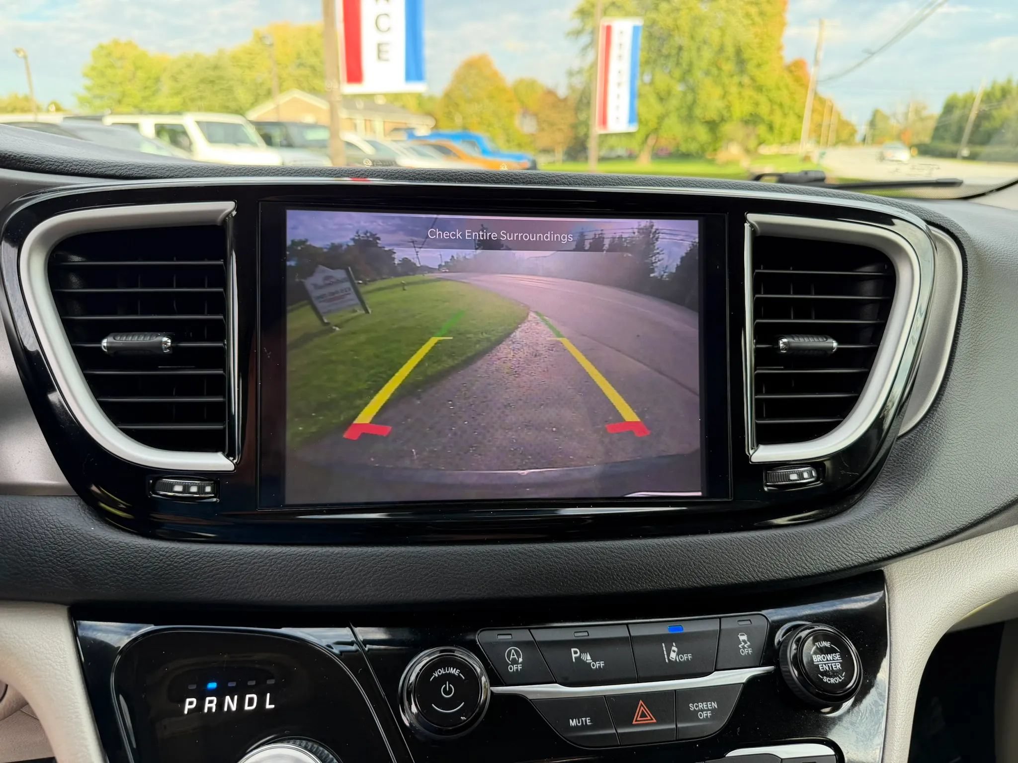Used 2023 Chrysler Pacifica Touring-L FWD image 22