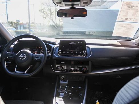 Used 2023 Nissan Rogue SV image 17