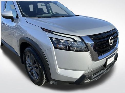 Used 2025 Nissan Pathfinder SV w/ SV Premium Package image 12