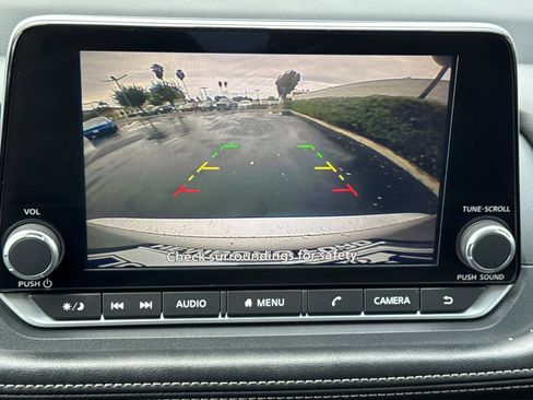 Used 2024 Nissan Rogue SV image 19