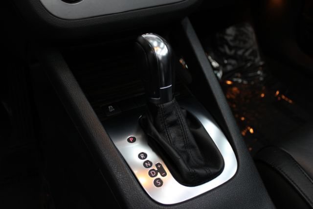 Used 2013 Volkswagen Eos Executive FWD image 14