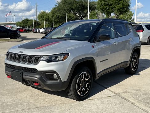 Used 2024 Jeep Compass Trailhawk AWD/4WD image 10