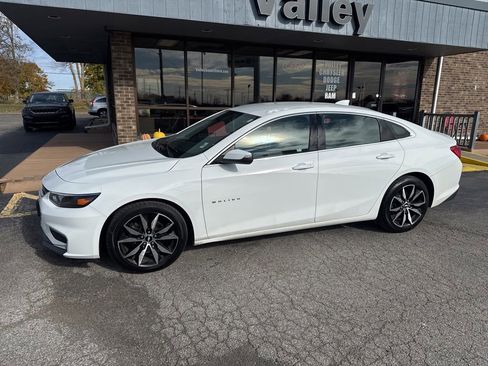 Used 2017 Chevrolet Malibu LT image 8