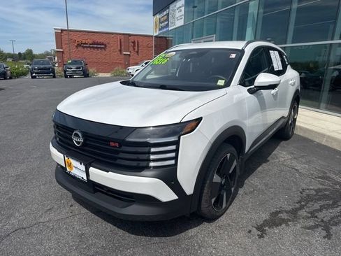 Used 2025 Nissan Kicks SR AWD/4WD image 3