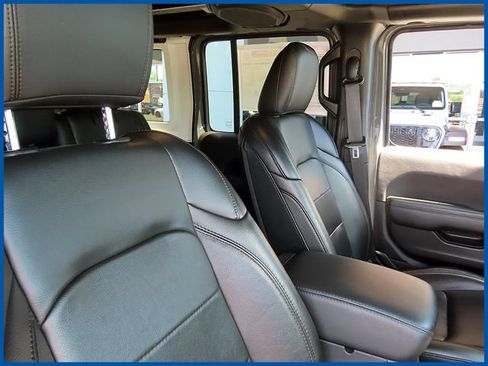 Used 2023 Jeep Wrangler Unlimited Sahara AWD/4WD image 9
