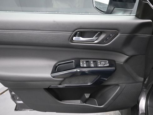 New 2026 Nissan Pathfinder Platinum FWD image 11