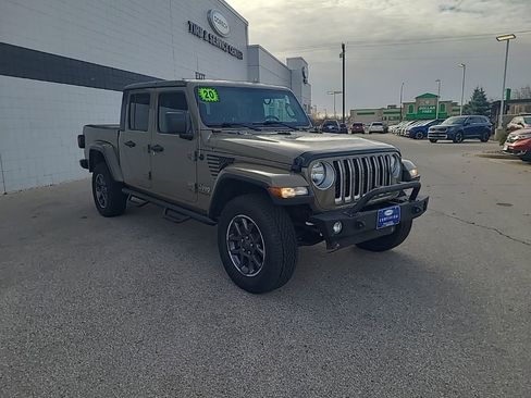 Used 2020 Jeep Gladiator Overland image 8