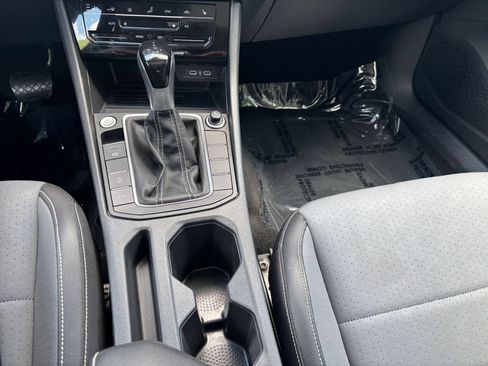 Used 2025 Volkswagen Jetta SE FWD image 42