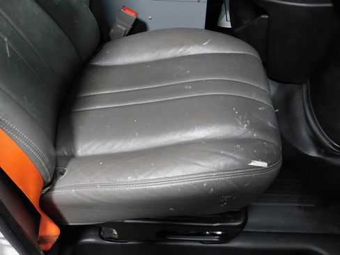 Used 2015 Chevrolet Express 2500 image 89