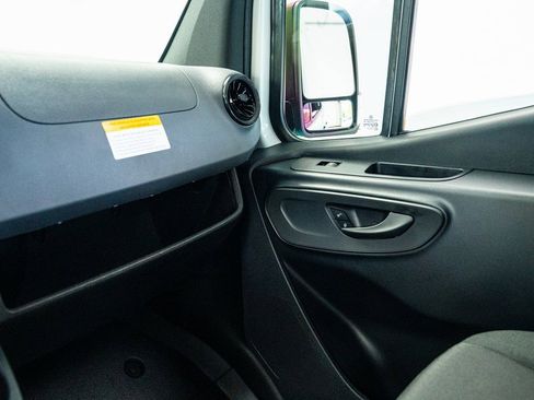 Used 2023 Mercedes-Benz Sprinter 3500 image 33