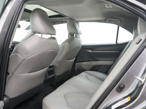 Used 2019 Toyota Camry SE FWD image 16