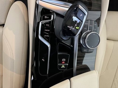 Used 2023 BMW 530i xDrive 530i xDrive w/ Premium Package image 18