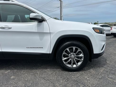 Used 2019 Jeep Cherokee Latitude Plus w/ Comfort/Convenience Group AWD/4WD image 15