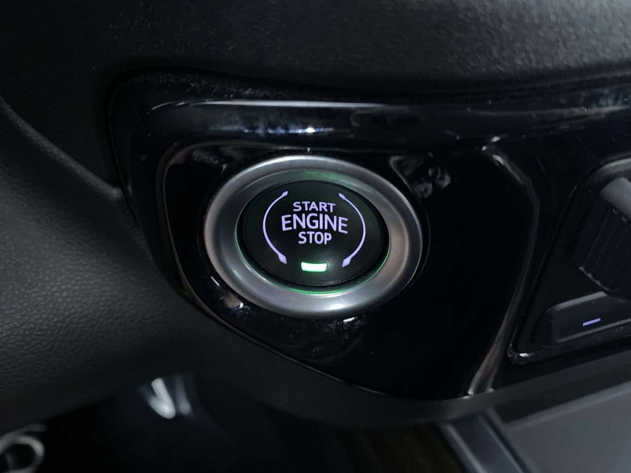 Certified 2022 Chevrolet Silverado 1500 RST AWD/4WD image 9