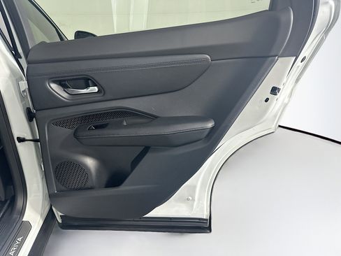 Used 2024 Nissan Ariya FWD image 33