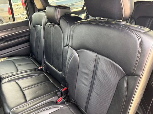 Used 2024 Jeep Wagoneer L Series II RWD image 18