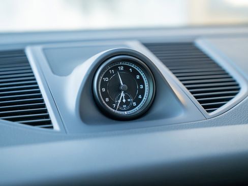 Certified 2025 Porsche Macan image 15