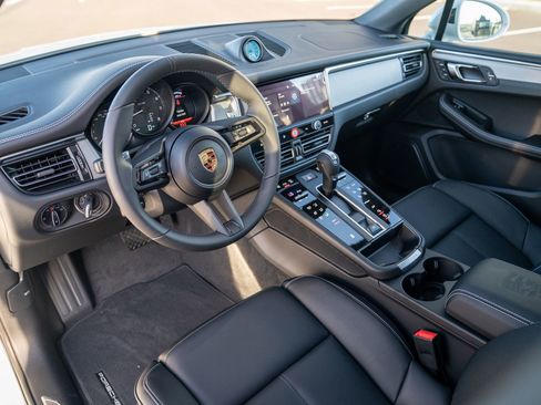 New 2026 Porsche Macan AWD/4WD image 4