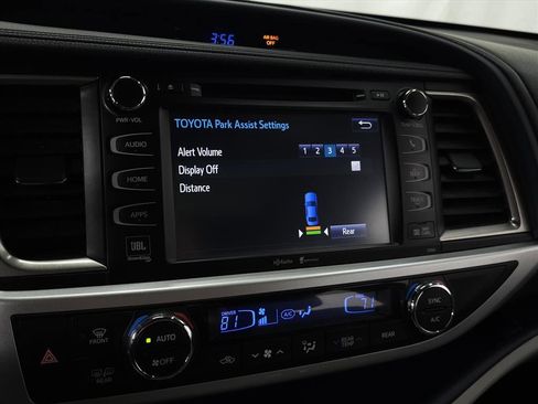 Used 2015 Toyota Highlander Limited image 23