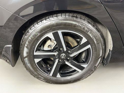 Used 2025 Nissan Sentra SV FWD image 32