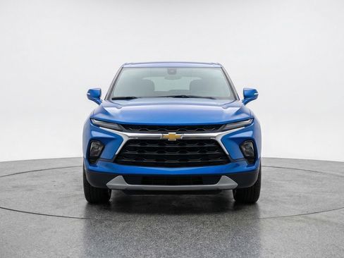 Used 2025 Chevrolet Blazer LT image 2