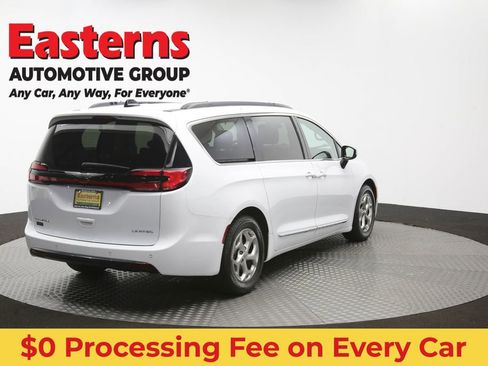 Used 2023 Chrysler Pacifica Limited FWD image 43
