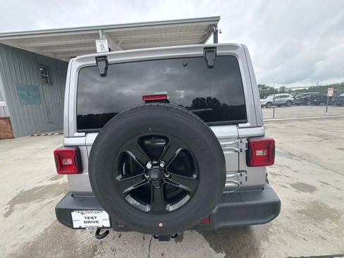 Used 2019 Jeep Wrangler Unlimited Sahara w/ Advanced Safety Group AWD/4WD image 11