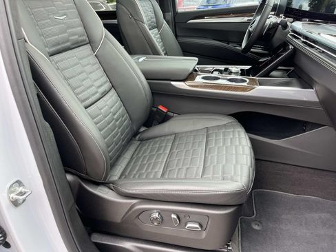 Used 2026 Cadillac Escalade Platinum Sport w/ LPO, ONYX Package AWD/4WD image 25