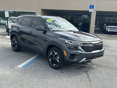 Used 2025 Kia Seltos S image 4