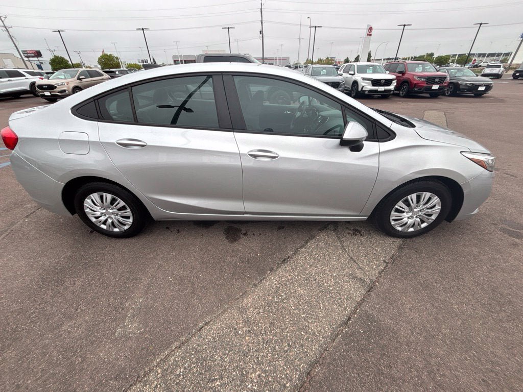 Used 2017 Chevrolet Cruze LS FWD image 4