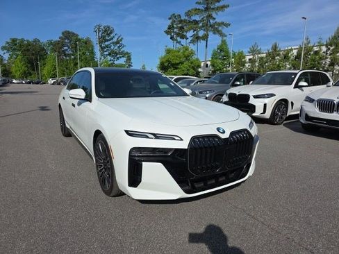 Used 2025 BMW 760i xDrive w/ Autobahn Package image 5